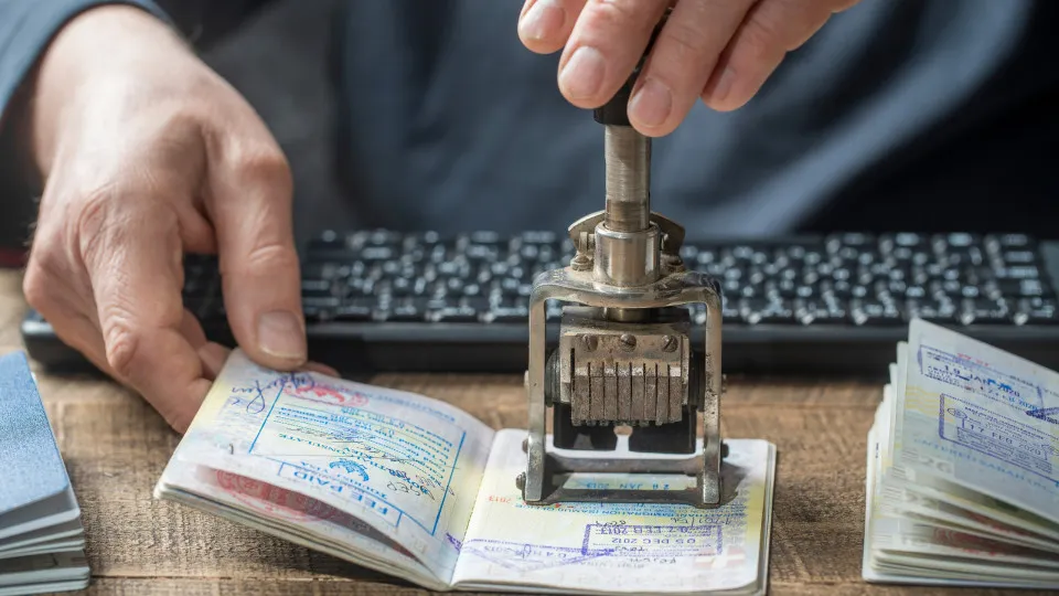 Suspensão de vistos pelos EUA preocupa brasileiros que pretendem ir à Copa