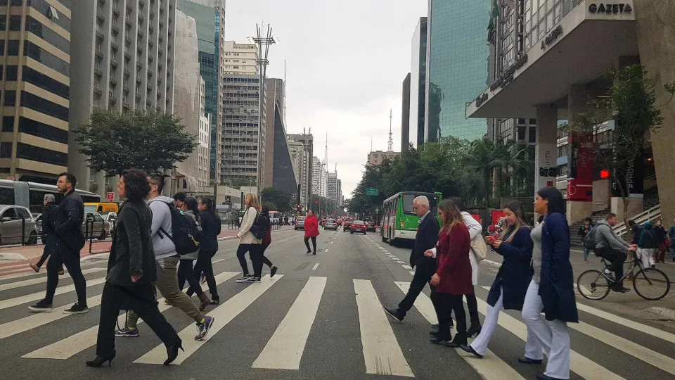 73% dos brasileiros são a favor do fim da escala 6×1 sem redução salarial, diz pesquisa