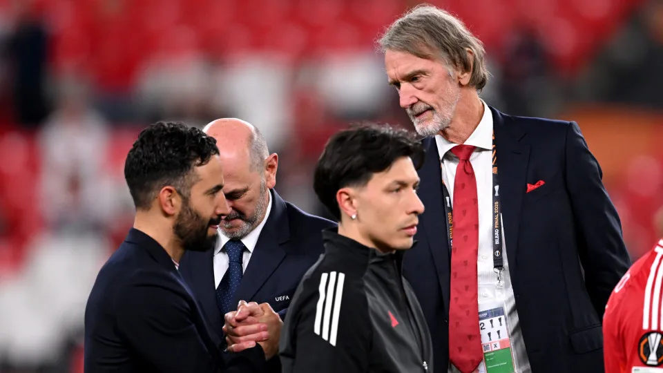 Bilionário do Manchester United provoca crise após fala sobre imigração