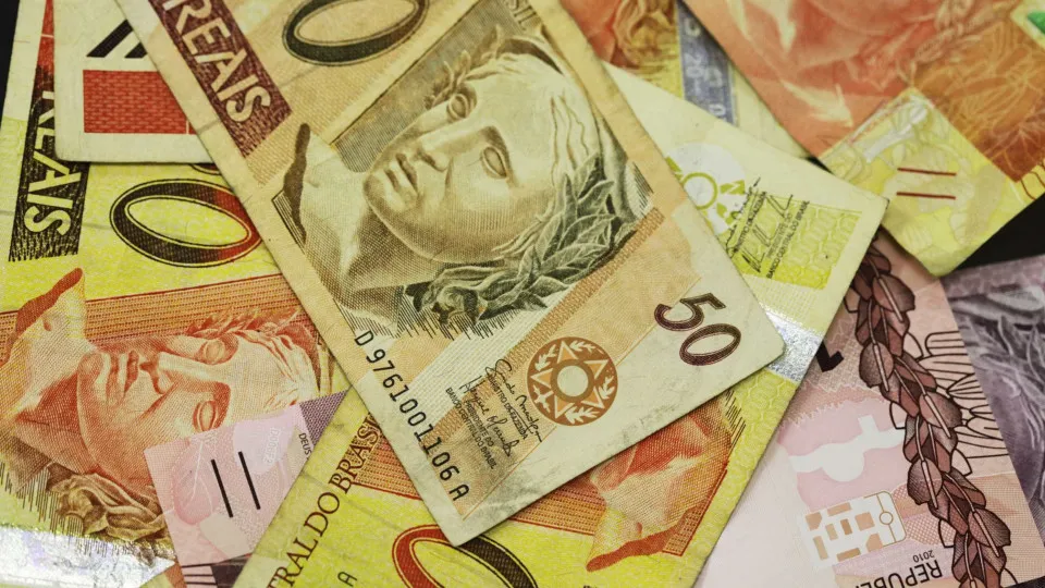 Juros subiram para famílias e empresas em janeiro, mostra BC