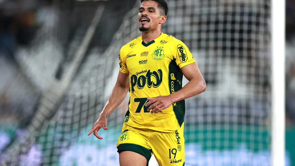 Lucas Ramon admite sondagens, mas explica escolha pelo São Paulo