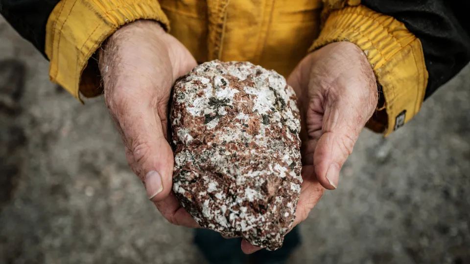Por que os minerais de terras raras são tão importantes atualmente?